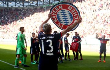 Rafinha celebra la Bundesliga. 