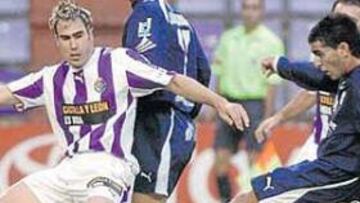 <b>FALTÓ PEGADA. </b>Iñaki Bea observa un disparo de Ángel que no tendría consecuencias. El Tenerife apenas generó peligro en Pucela.