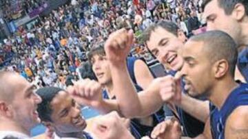 <b>DESATADOS. </b>"¡A por la Copa!", arenga Bullock a sus compañeros tras derrotar en un final agónico al Tau.