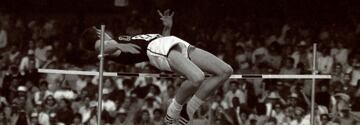 Dick Fosbury cambió para siempre la prueba de Salto de Altura en los Juegos Olímpicos. Fue el primer concursante en tomar carrera en los últimos cinco pasos de forma curva, a la hora de saltar, la inercia provoca un giro del cuerpo en 180°, logrando pasar de espaldas la barra. La técnica no ha sido cambiada desde México 68, gracias a Fosbury.