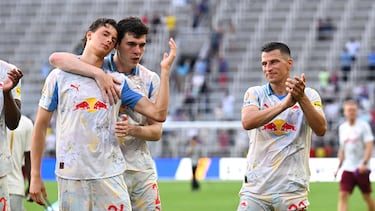 Los jugadores del RB Salzburgo celebran su triunfo ante Pachuca.
