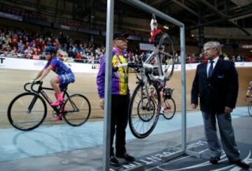 El ciclista franc¨¦s de 105 a?os que bate el r¨¦cord de la hora