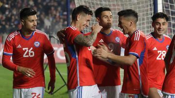 El jugador de Chile, Rodrigo Echeverría, celebra su gol contra Cuba durante el partido amistoso realizado en el estadio Ester Roa.