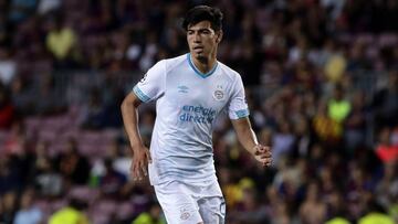 Erick Gutiérrez jugando con el PSV en Champions League.