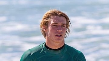 Jackson Jacko Graham con una licra en un campeonato de surf.