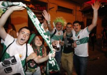 La ciudad de Elche sale a la calle a celebrar el ascenso a primera divisin.