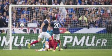 1-0. Rémy anota el primer tanto.