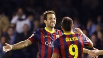 Cesc celebra uno de sus goles con Alexis.