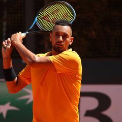 Kyrgios se ríe de su rival tras su descalificación en Roma