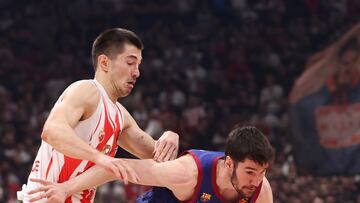 Belgrade (Serbia), 02/02/2024.- Barcelona's Dario Brizuela (R) in action against Red Star's Luka Mitrovic (L) during the Euroleague basketball match between Red Star Belgrade and FC Barcelona in Belgrade, Serbia, 02 February 2024. (Baloncesto, Euroliga, Belgrado) EFE/EPA/ANDREJ CUKIC
