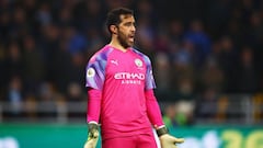 Prensa inglesa arremete contra Bravo y pide de vuelta a Ederson