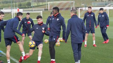 Andoni Lopez junto a Iñaki Williams, en Lezama.