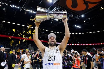 Llull aterrizó en el Real Madrid antes del playoff de 2007 y ha vivido el despegar del cohete blanco. Pocas semanas después de llegar, el Real conquistó la Liga Endesa de 2007 que fue el primero de los 28 títulos que el menorquín acumula en estas 18 temporadas. El base ha ganado tres Euroligas (2015, 2018 y 2023), ocho Ligas (2007, 2013, 2015, 2016, 2018, 2019, 2022 y 2023), siete Copas (2012, 2014, 2015, 2016, 2017, 2020 y 2024), nueve Supercopas (2012, 2013, 2014, 2018, 2019, 2020, 2021, 2022 y 2024) y la Intercontinental de 2015.