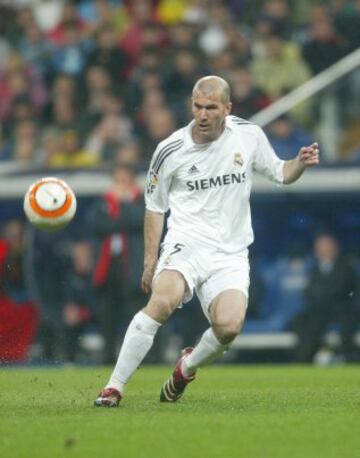 Un lance de Zidane durante el que sería su último derbi...