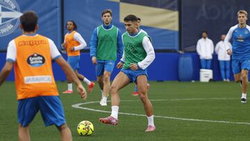 Yeremay Hernández y José Gragera, durante el entrenamiento del Deportivo.