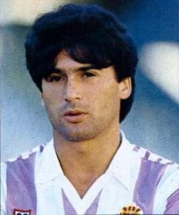 Jos¨¦ Lemos, m¨¢s conocido como Pepe Lemos, fue un futbolista canterano del Celta, que jug¨® durante siete temporadas en el equipo vigu¨¦s, entre 1979 y 1986, antes de militar otras seis en el Valladolid, equipo con el que alcanz¨® la condici¨®n de internacional al entrar en una convocatoria de Luis Su¨¢rez, aunque no lleg¨® a debutar. Su posici¨®n era la de defensa lateral por ambas bandas. Lemos disput¨® 170 partidos en Primera Divisi¨®n, anotando dos goles, ambos con el Valladolid. Antes de colgar las botas, milit¨® en el Porri?o Industrial. Muri¨® a los 61 a?os, el 21 de septiembre.