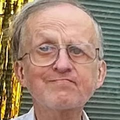 Lleva 42 años trabajando en la empresa: su jefe le traiciona en la jubilación y sus compañeros lanzan un contraataque