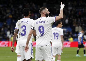 3-0. Karim Benzema celebra el tercer gol que marca de penalti.