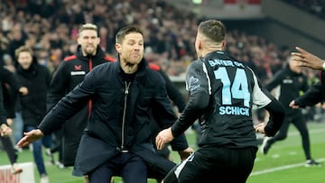 Patrik Schick celebra junto a Xabi Alonso el gol de la remontada ante el Stuttgart.