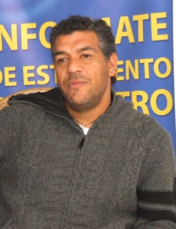El ex lateral derecho fue ayudante técnico de su hermano, Víctor Hugo.