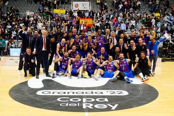 El Barcelona conquistó su 27ª Copa del Rey de baloncesto en Granada tras doblegar al Real Madrid en la final (59-64) con Nikola Mirotic de MVP con 19 puntos y 5 rebotes para 19 de valoración 