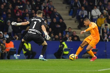 Joan Garc¨ªa, ¡°el Cristiano o Messi¡± del Espanyol, llama a la Selecci¨®n