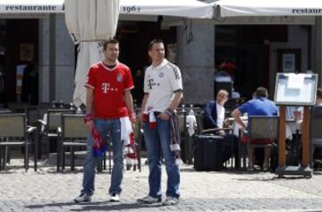 Los seguidores del Bayern Munich toman Madrid para animar a su equipo en el partido de ida de las semifinales de la Champions League que se disputará hoy en el Santiago Bernabéu.