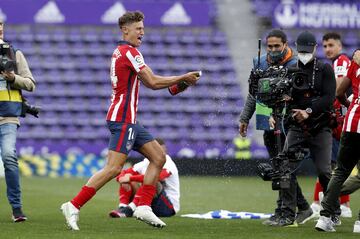 Los jugadores del Atlético de Madrid celebrando el título de campeones de LaLiga Santander después de ganar al Valladolid por 1-2