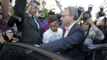 Rub&eacute;n Castro, entrando en el coche.