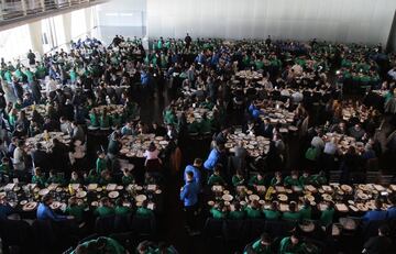 La comida de celebración de la Navidad del Betis se realizó en el Pabellón de Navegación de La Cartuja.