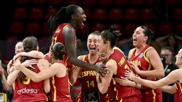 Las jugadoras de la Selección española celebran el pase a la final del Eurobasket 2025 tras vencer a Francia.