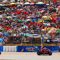 Márquez ganó para su causa a un rossista con su guante
