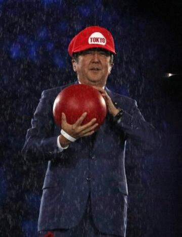 Shinzo Abe, primer ministro de Japón, apareció en la clausura de los Juegos en el estadio de Maracaná disfrazado de Mario Bros, el fontanero más famoso del mundo, para presentar Tokio 2020.