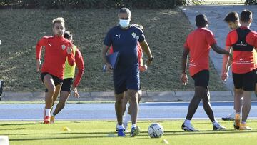 José Gomes, durante un entrenamiento del Almería.