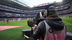 Camar&aacute; de televisi&oacute;n en el Estadio Santiago Bernab&eacute;u.