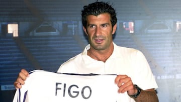 Figo en su presentación con el Real Madrid.
