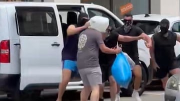 ‘Secuestran’ al novio para su despedida de soltero y todo cambia cuando aparece la Guardia Civil