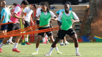 Helder Costa y Dimitri Foulquier. 