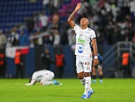 Once Caldas' defender #34 Jorge Cardona reacts at the end of the Copa Sudamericana quarterfinal first leg football match between Ecuador's Independiente del Valle and Colombia's Once Caldas at the Banco Guayaquil Stadium in Quito on September 17, 2025. (Photo by Rodrigo BUENDIA / AFP)