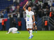Once Caldas' defender #34 Jorge Cardona reacts at the end of the Copa Sudamericana quarterfinal first leg football match between Ecuador's Independiente del Valle and Colombia's Once Caldas at the Banco Guayaquil Stadium in Quito on September 17, 2025. (Photo by Rodrigo BUENDIA / AFP)
