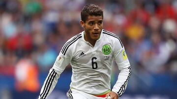 Jonathan Dos Santos en un partido con M&eacute;xico