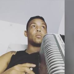 El acordeón acompaña a Muriel en la cuarentena en Bérgamo