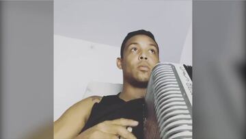 Muriel tocando acordeon