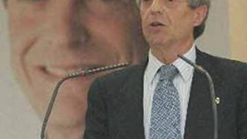 <b>FICHAJES.</b> Pocos días faltan para que se celebren las elecciones y cada candidato expone sus bazas.