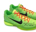Subastan unas zapatillas de Kobe Bryant por 10 millones de dólares