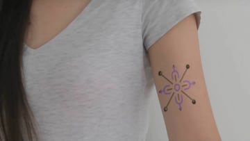 Tatuajes desechables de tinta inteligente, el futuro de los deportistas y médicos