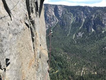 Selah Schneiter se han convertido en la persona más joven (10 años) es escalar el muro de Yosemite situado en las montañas de Sierra Nevada de California.