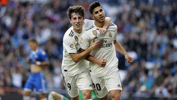 Asensio y Odriozola celebran un gol con el Real Madrid.