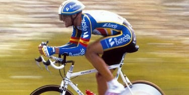 En el Tour de 1992, mientras Barcelona se preparaba para ser ciudad olímpica, España admiraba cómo el navarro conquistaba su segundo amarillo en París con un dominio absoluto en la contrarreloj: ganó las tres que se disputaron, siendo la de Luxemburgo la más icónica. La portada del día siguiente en L’Equipe (‘El Extraterrestre’, titulaba) añadía aún más épica a la exhibición del ciclista del Banesto: en 63 kilómetros le metió al segundo, un especialista como Armand de las Cuevas… ¡tres minutos! El resto hicieron lo que pudieron: a 3:41 llegó Bugno, a 3:47 Jaskula, a 4:01 Lemond… Su media fue superior a 49 km/h con picos de hasta 60 km/h.