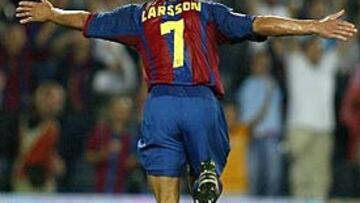 <b>BARCELONA 2-SEVILLA 0. </b>Henrik Larsson celebra su primer gol en la Liga.